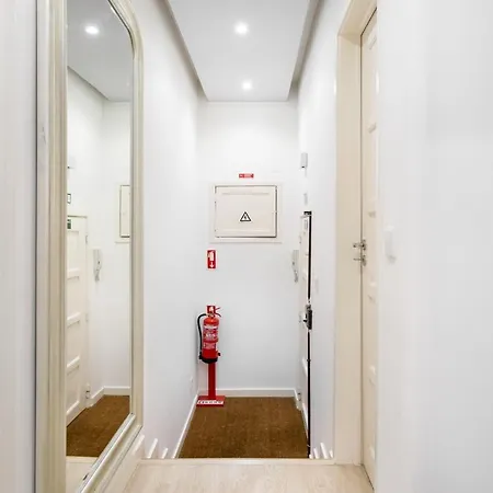 Altido Graca 1-br With Green Terrace And Bbq Apartment *