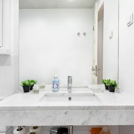 Altido Graca 1-br With Green Terrace And Bbq Lisbon